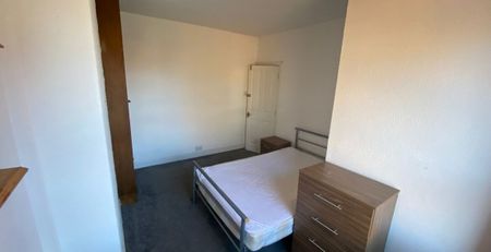 Room 3, Knowle Avenue, Burley, Leeds, LS4 2PQ - Photo 5