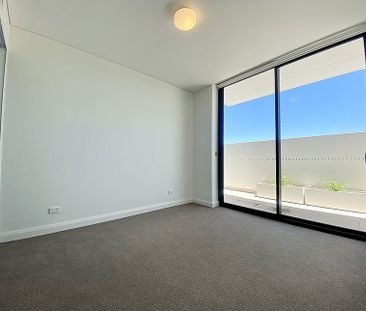 Near NEW Stunning 2 Bedrooms 2 Bathroom Plus Study Apartment Short ... - Photo 1