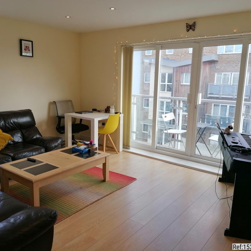 2 bed Flat in Sundeala Close , Sunbury-on-Thames, TW16 5BE - Photo 1