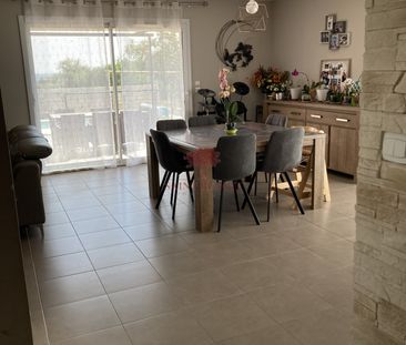 Location Maison 5 pièces 135m² MONTPEYROUX 34150 - Photo 2
