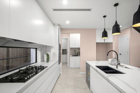 Epitome Of Luxury & Convenience - Photo 4