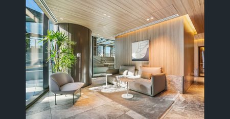 Furnished Two-Bathroom Apartment @Queens Place with Harbour View - Photo 4