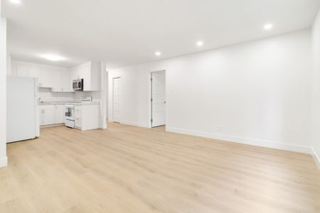 7220 Av. De Chateaubriand, #15 - Photo 3