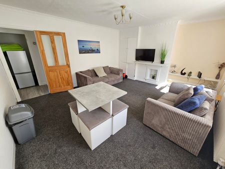 Gwynedd Avenue, Townhill, Swansea, SA1 6LL - Photo 2