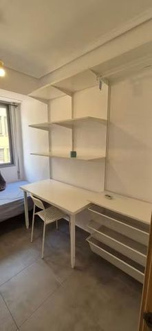 Carrer del Doctor Vicente Pallarés, Valencia, Valencian Community 46021 - Photo 2