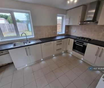 2 bedroom semi-detached house to rent - Photo 4