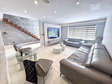 4 bedroom detached house to rent - Photo 2