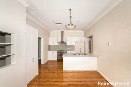 SPACIOUS FAMILY LIVING - Photo 4