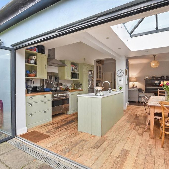 4 bedroom terraced house to rent - Photo 1