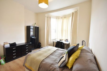 3 Bed - Simonside Terrace, Heaton - Photo 5