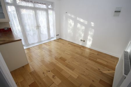 Owen Close, Northolt - Photo 3