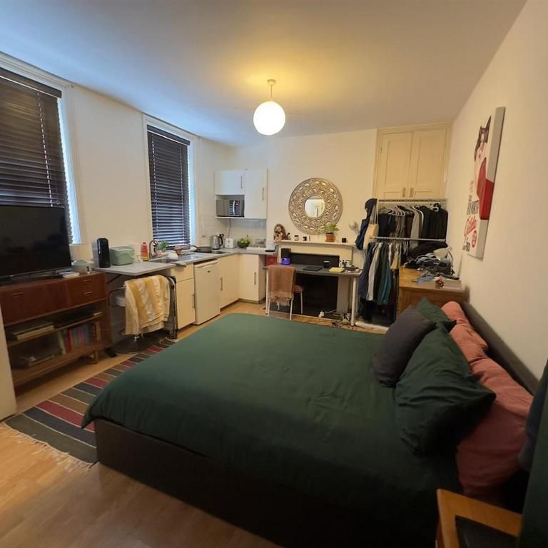 Studio to rent - Photo 1