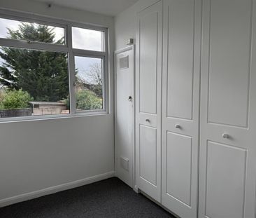 1 Bedroom Flat - Photo 2