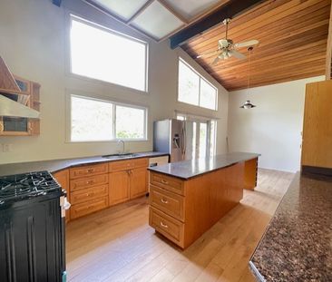 1.04 Acres Rancher House in South Surrey - Photo 4