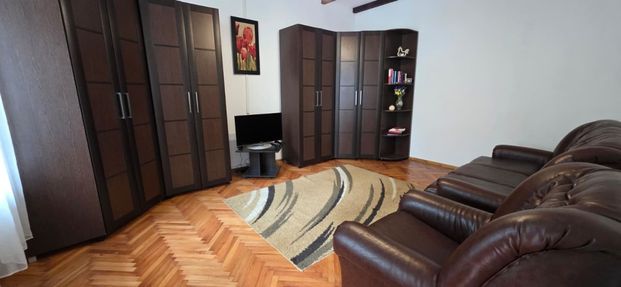 Little house for rent in Cluj-Napoca, central area, Sindicatelor Street, located 5 minutes walk from the University of Medicine and Pharmacy, with 2 bedrooms, living room and two bathrooms - Fotografie 1