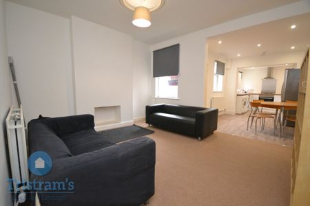 4 bed Mid Terraced House for Rent - Photo 3