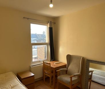 Room in a Shared Flat, Leslie Road, E11 - Photo 4