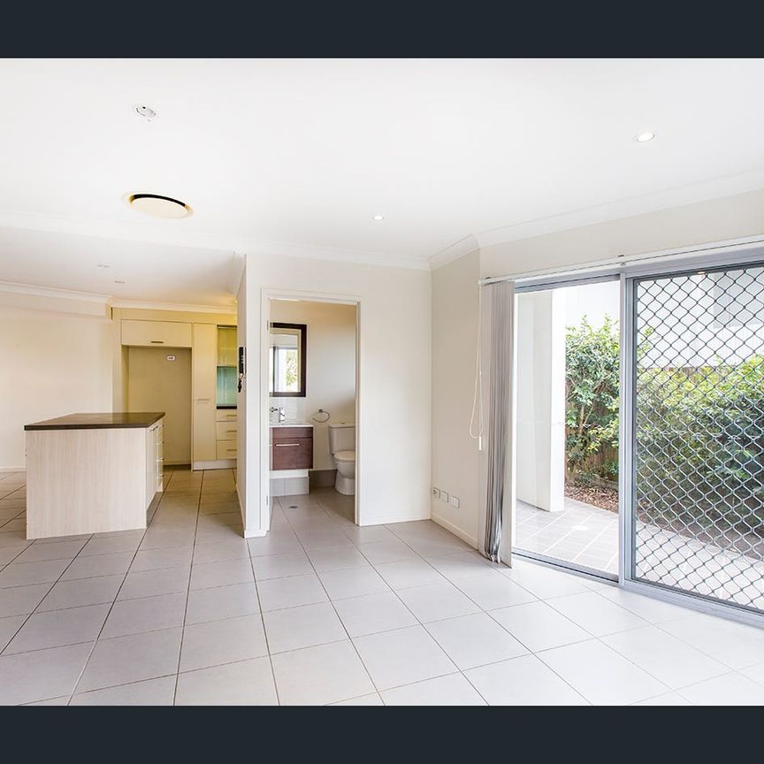 Executive Townhouse in Morningside - Photo 1