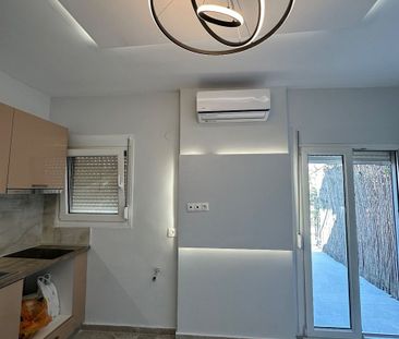 Studio/Γκαρσονιέρα για ενοικίαση Κάτω Αναγέννηση (Νεάπολη) - Photo 4