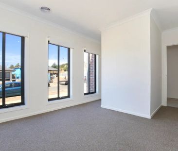 “Family living in Mernda” - Photo 6
