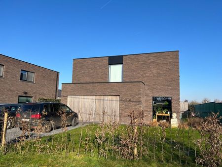 Ruime open woning met 3 slaapkamers, tuin en garage - Foto 3