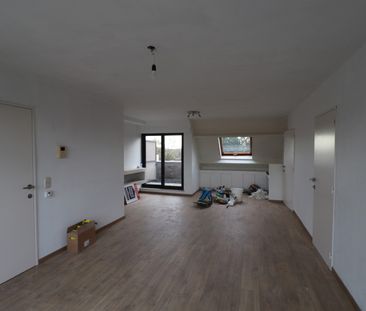 Recent gerenoveerd dakappartement met balkon, terras en garage. - Photo 2