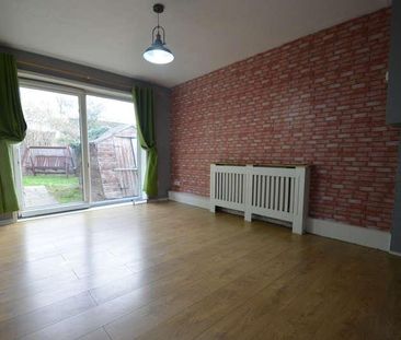 Westland Close, Stanwell, Staines-upon-thames, TW19 - Photo 2