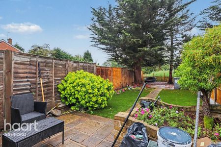 3 bedroom semi-detached house to rent - Photo 5