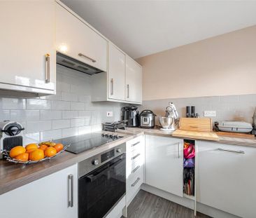 2 bedroom flat to rent - Photo 6