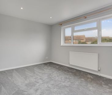 4 bedroom semi-detached house to rent - Photo 5