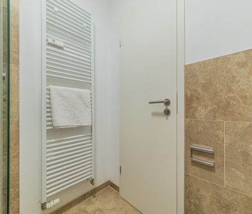 City-Residence: Modern ausgestattetes Apartment mit Balkon nahe Eur... - Photo 1