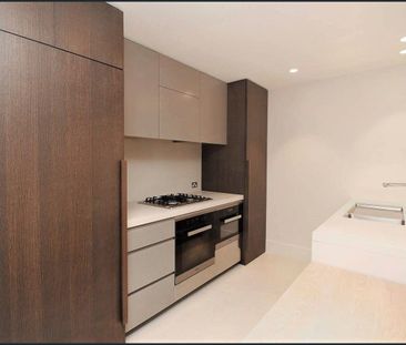 Prestigious 35 Spring Street - Luxurious One-Bedroom Apartment with Spectacular Views - Photo 6