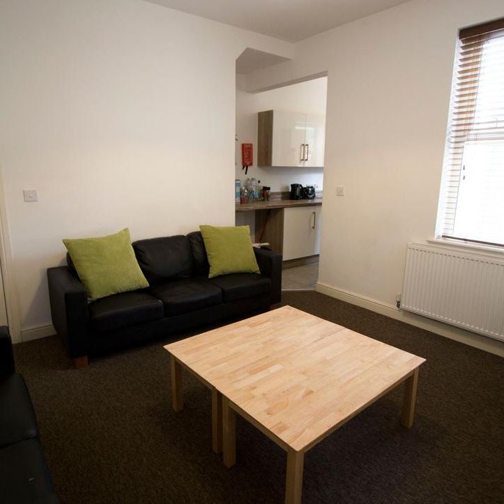 5 bedroom house to rent - Photo 1