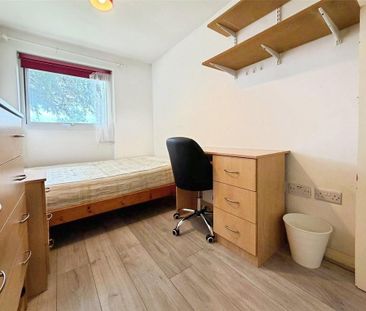 5 bedroom bungalow to rent - Photo 2