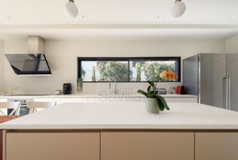 Moradia V5 em Senhora da Hora com jardim e piscina