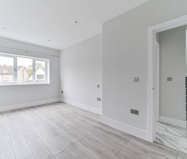 3 bedroom flat to rent - Photo 2