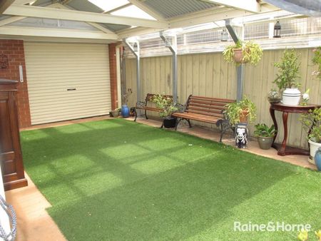 15 Santolin Drive, Hillside, VIC 3037 - Photo 3