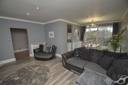 3 bed semi-detached house to rent in Cairnhill Circus, Glasgow, G52 - Photo 4