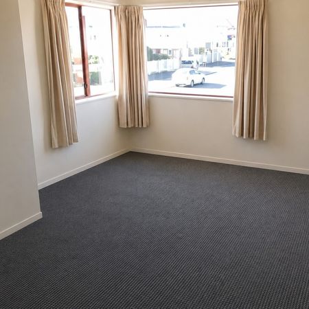 Sunny Flat In A Great Location - Photo 4