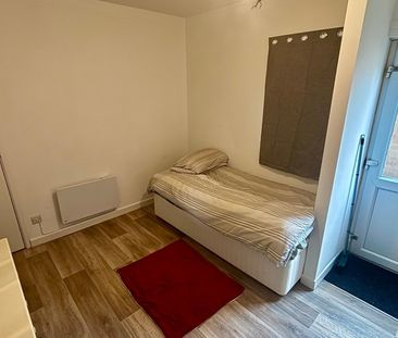 Cheddon Road, Taunton, Somerset - Photo 1