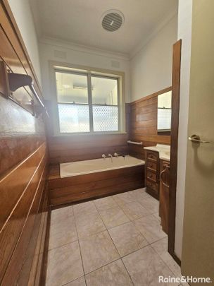 Charming Family Home in the heart of Melton! - Photo 1