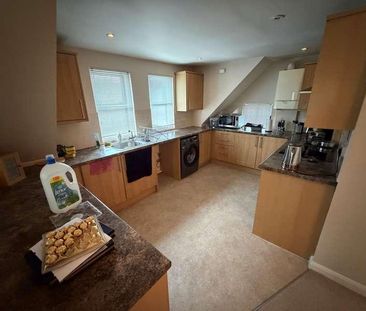 Newton Court, Earls Way, Halesowen, West Midlands, B63 - Photo 6