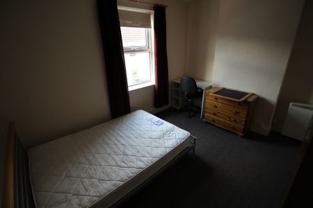 4 Bed Student Accommodation - Photo 2