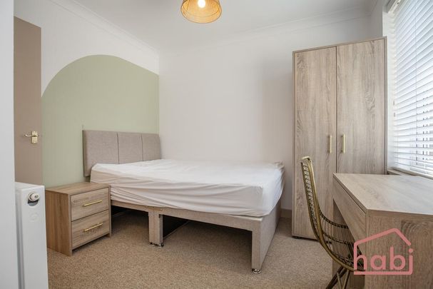 6 bedroom semi-detached house to rent - Photo 1