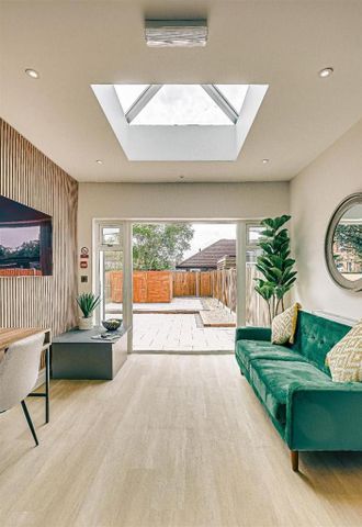 1 bedroom in a house share to rent - Photo 3