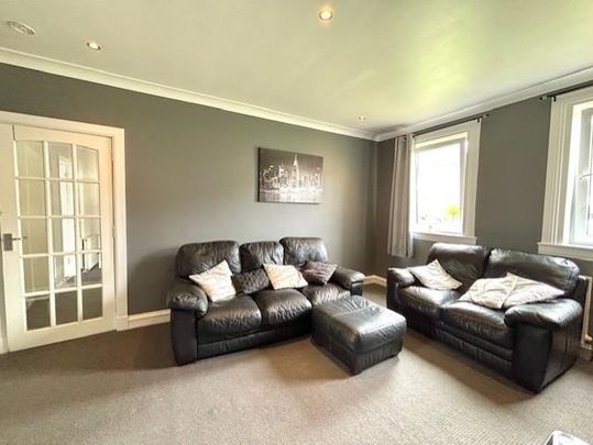 3 bedroom flat to rent - Photo 1