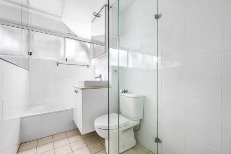 Relaxed Coastal Living On The Edge Of Bronte Village - Photo 3