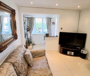 Portman Close, Hitchin - Photo 1