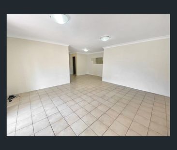 Two bedroom unit in a prime location - Photo 2