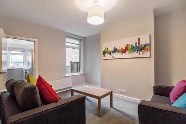 4 bedroom terraced house to rent - Photo 1